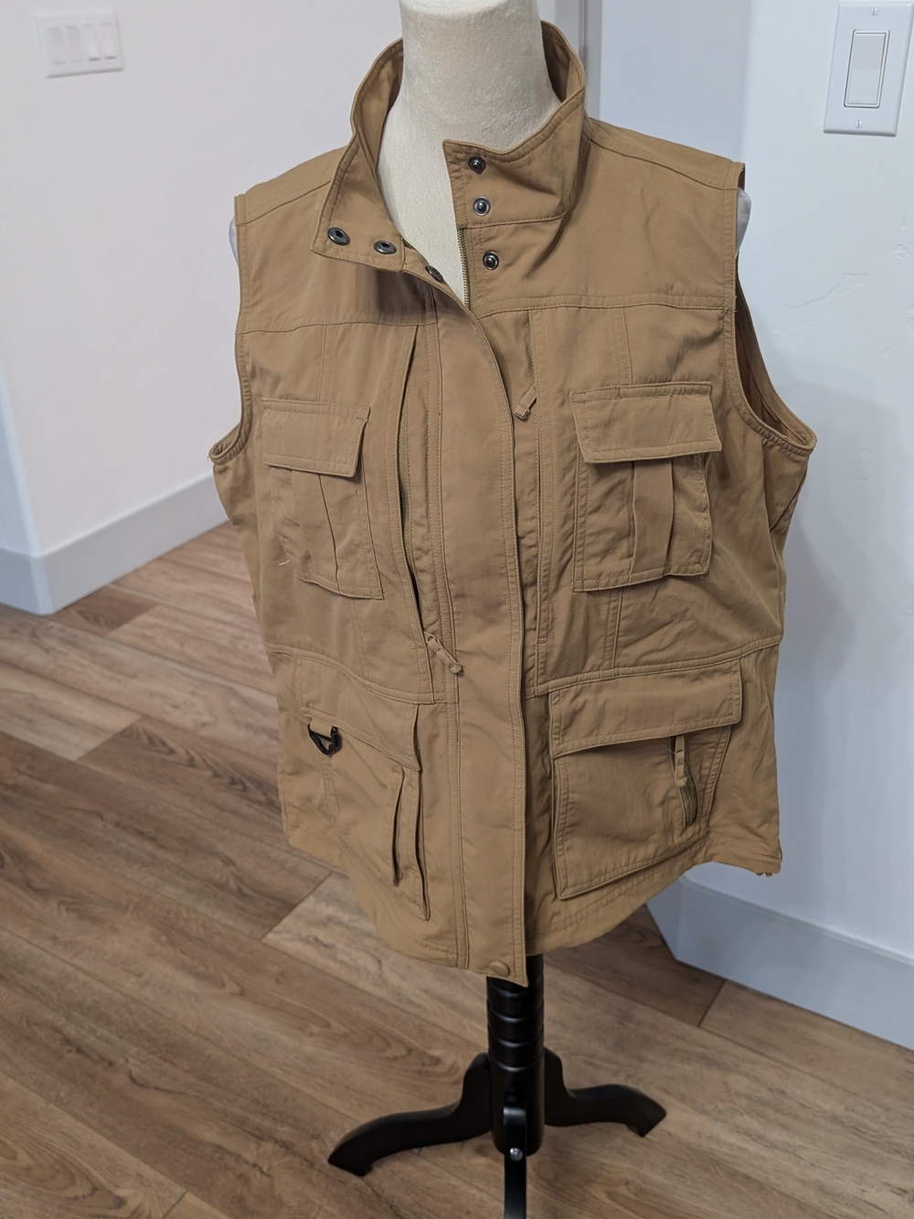 TravelSmith Tan Utility Field Vest
